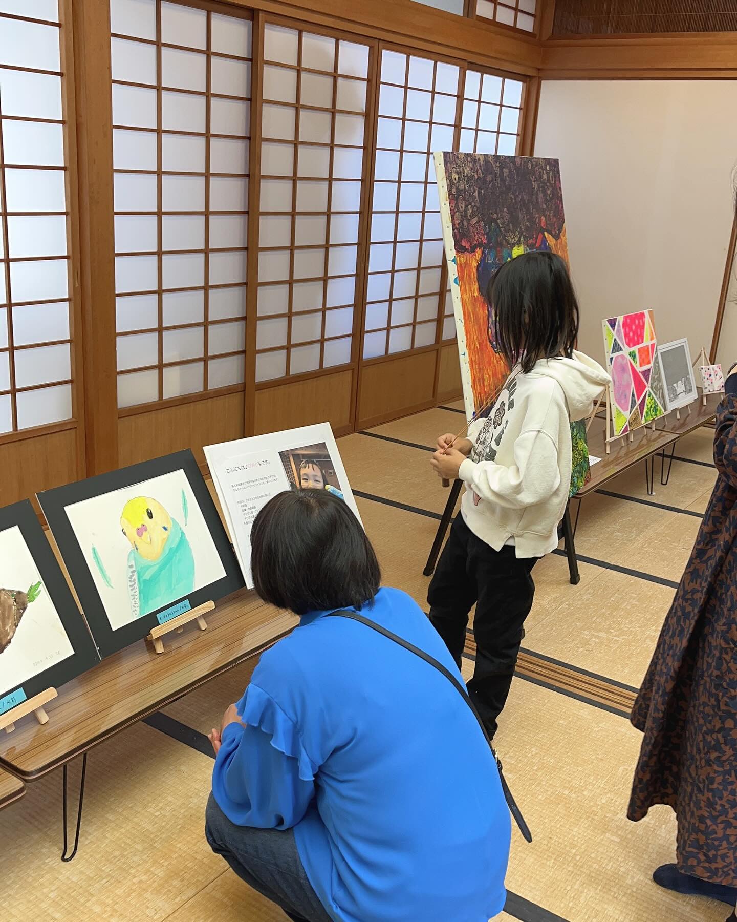 今日は第2週目のベップ・アート・マンスの日でした🎨  今日の｢みんなの子ども展覧会｣では、高校生アーティストKaimon Teiくんと、小学生ぴおりちゃんのアートが展示されました✨  今回は、ぴおりちゃんの手作りお菓子も用意されていま...