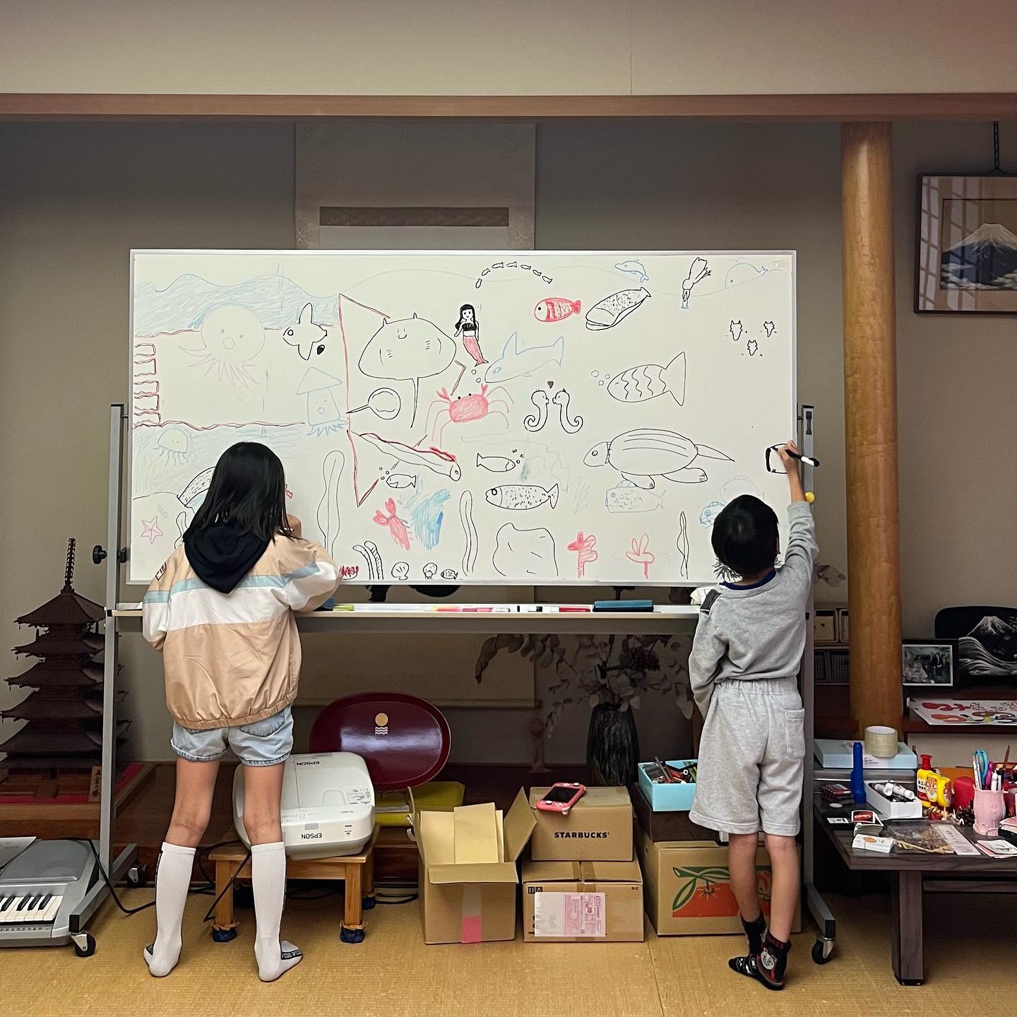 【海と動物園をテーマにホワイトボードでお絵かき】
