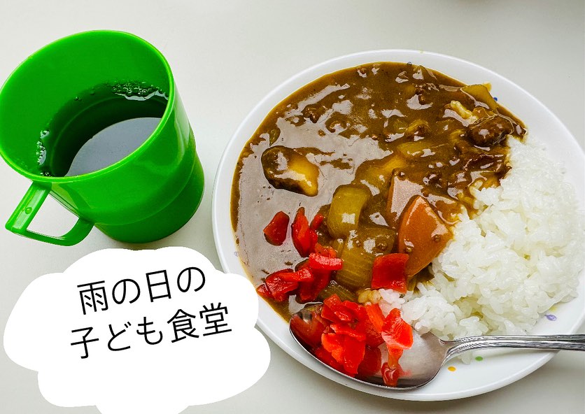 今日は雨の日の みんなの教室でした☔️  雨の日でも、工夫して タブレットやチャンバラ 腕相撲などをしながら 楽しく過ごしました🎵  子ども食堂はゆみちゃん！🍛 @yumi_westmountain @ibasho_tomoshibi...