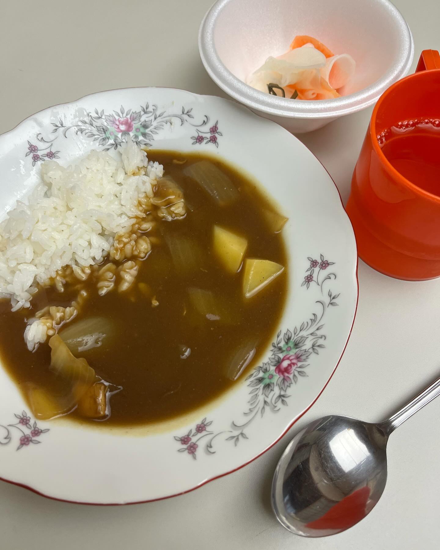 みなさんこんばんは🌙  今日は先日のみんなのこども食堂について投稿します☺️ 遅くなってしまってごめんなさい💦 ぜひ、最後まで見ていただけると嬉しいですっ🙇🏻‍♀️՞  最近のこども食堂では、作る度に ｢何か工夫してみたいな…｣ と思...